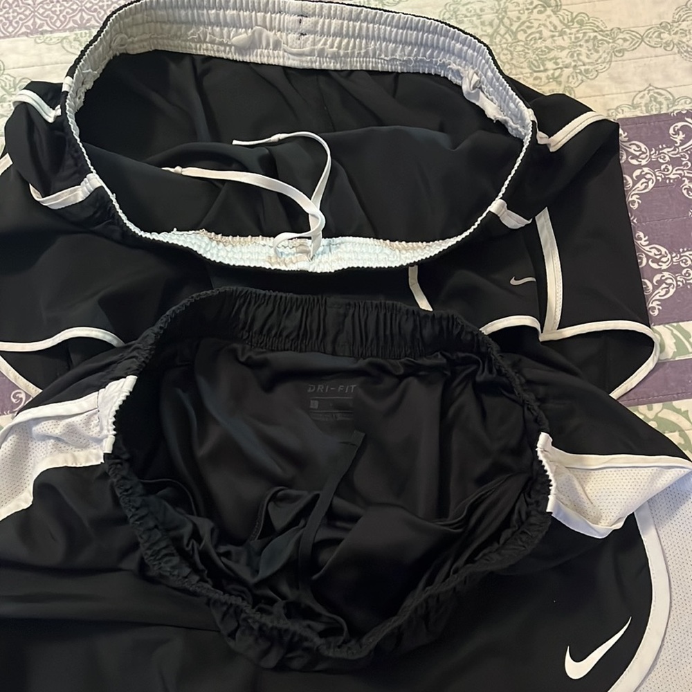 Nike Dri fit 2 pairs of shorts - black - Picture 3 of 5
